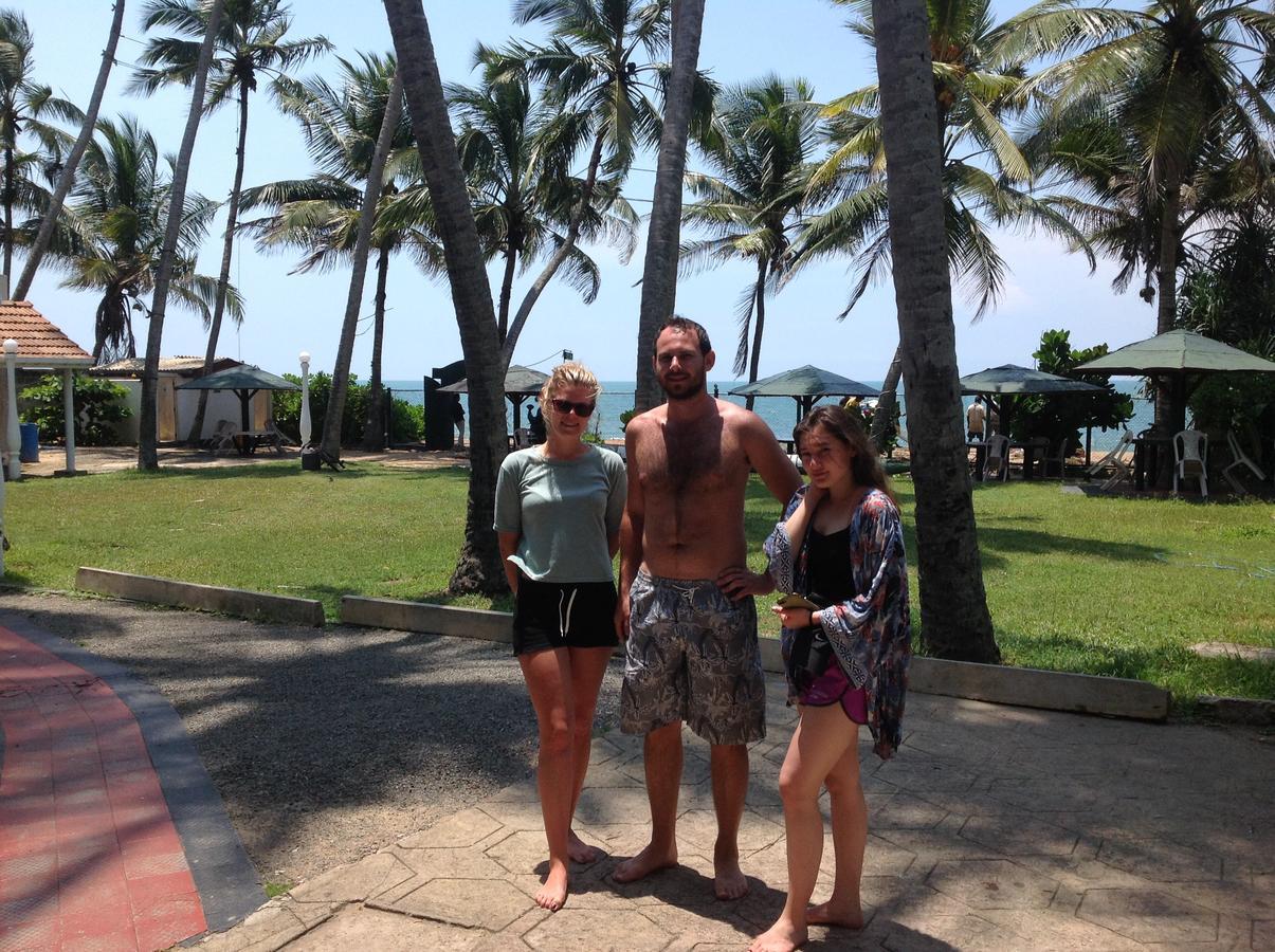 Ninnada Beach Hotel Marawila Bagian luar foto
