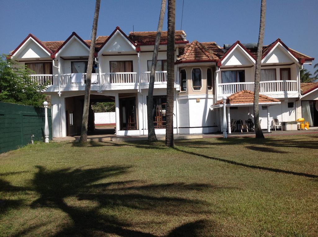 Ninnada Beach Hotel Marawila Bagian luar foto